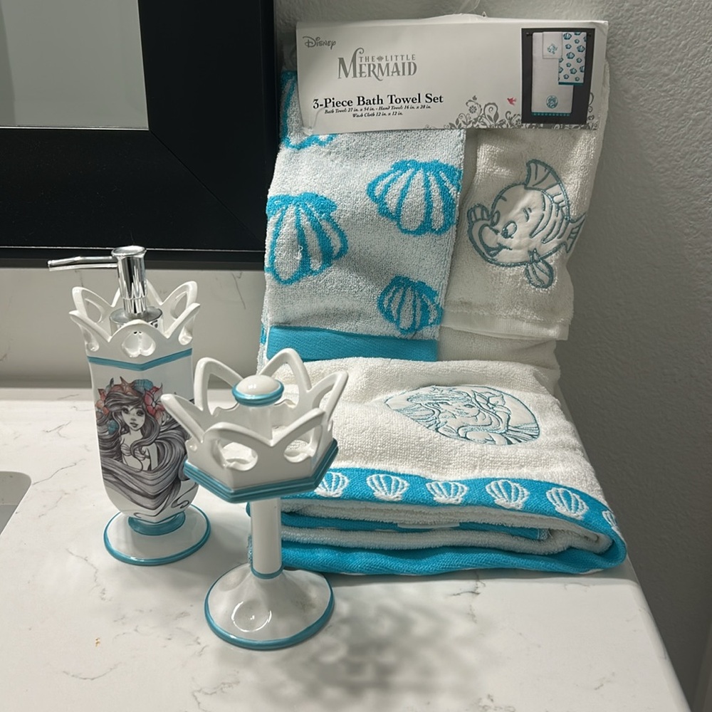 Disney The Little Mermaid Towel Set, toothbrush holder and soap dispenser.